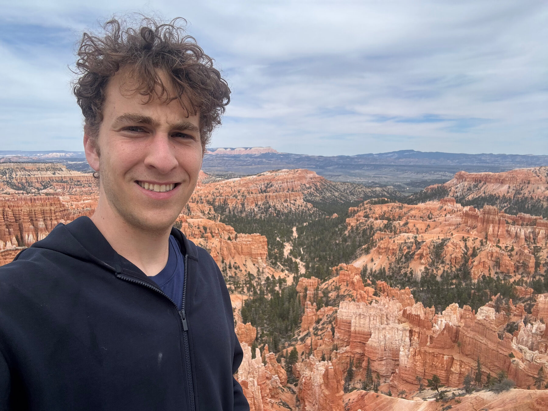 Overlook above Bryce Canyon's hoodoos